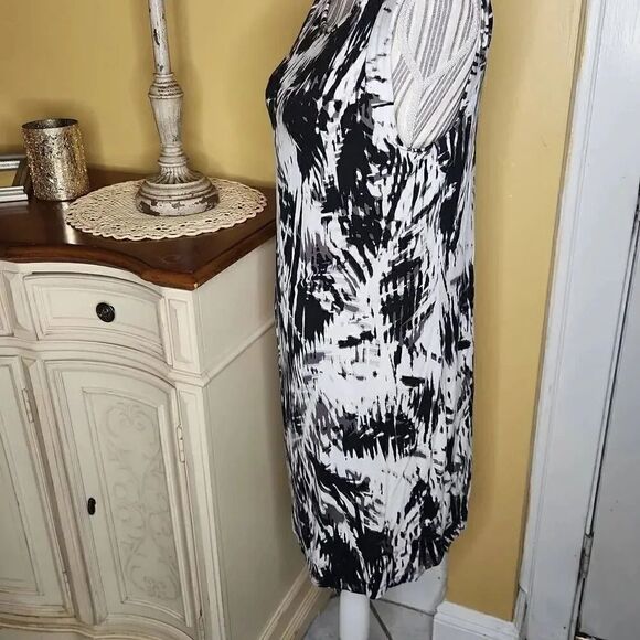 Apt 9 tropical print black ,white and gray cap sleeve t shirt dress women's M - Picture 2 of 4